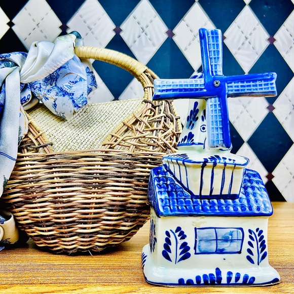 Music Box Blue and White Delft Windmill – Hand-Painted Ceramic – Vintage Dutch - Picture 12 of 12